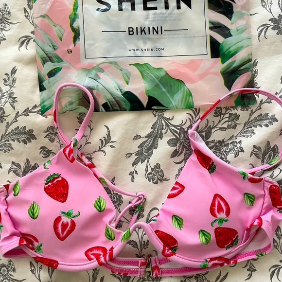 Shein Strawberry Bikini Top Size S - Picture 6 of 6